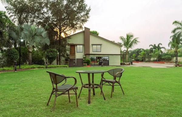 Luxuries Villa along with lake view & indoor pool, Réserver  Hôtels à Maharashtra avec piscine, Piscine