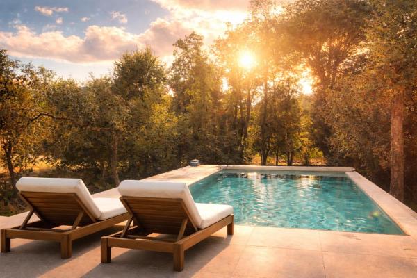 Villa refuge sous les pins, Book  Fontareches Hotels with a Parking, Parking