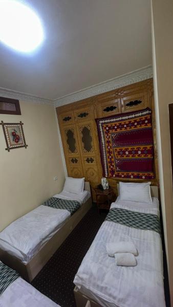 Madina Family Guest Room, Reserva ahora  Hoteles en Samarcanda con aparcamiento, Aparcamiento
