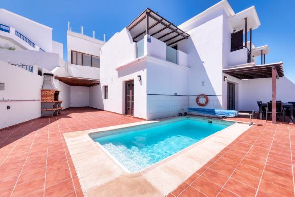 Villa El Rincon - Pool and BBQ - 5min from the Beach By Lanzarote Vacation Homes, Prenota  Hotel a Isole Canarie con piscina, Piscina
