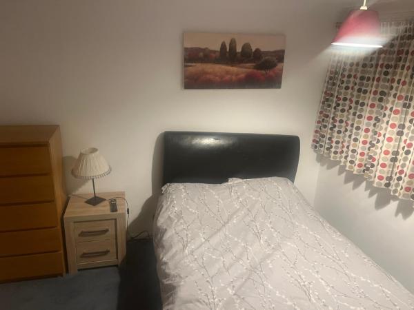 Quiet house beside Stansted and stortford, Reserva ahora  Hoteles en Birchanger con aparcamiento, Aparcamiento