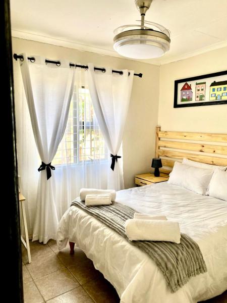 House of Poetry, Buchen Sie  Colesberg Nordkap