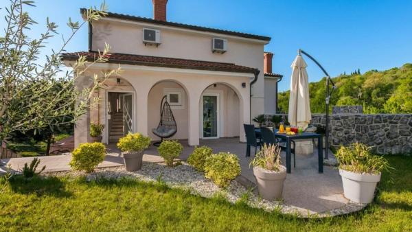 Apartman Bonaca by Villas Guide, Buchen Sie  Hotels mit Pool in Kvarner-Bucht, Schwimmbad