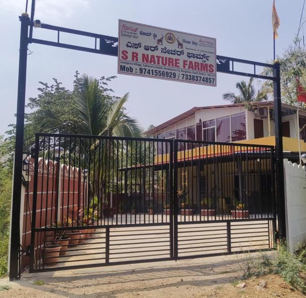 S R Nature Farms, Réserver  Hôtels à Maharashtra avec piscine, Piscine