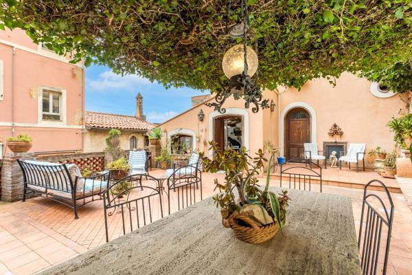 Villa Margherita - Taormina Storica, Buchen Sie  Hotels in Sizilien mit Parkplatz, Parkplätze