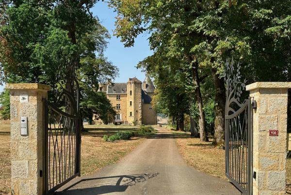 Château Blanat, Prenota  Saint-Michel-de-Bannières 