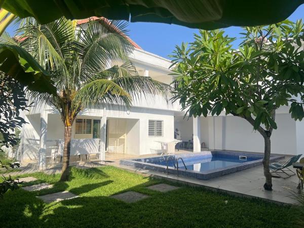 Villa Duplex avec piscine cité Arcades 4 Angré Château Abidjan, Prenota  Hotel a Abidjan con piscina, Piscina