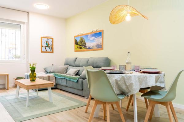 Apartamentos Boutique Siete Puertas, Prenota  Hotel a Huesca con parcheggio, Parcheggio