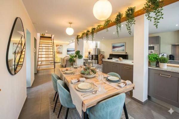 Villa Cendrée 4 Bedrooms 20 Minutes from Geneva, Buchen Sie  Divonne-les-Bains 