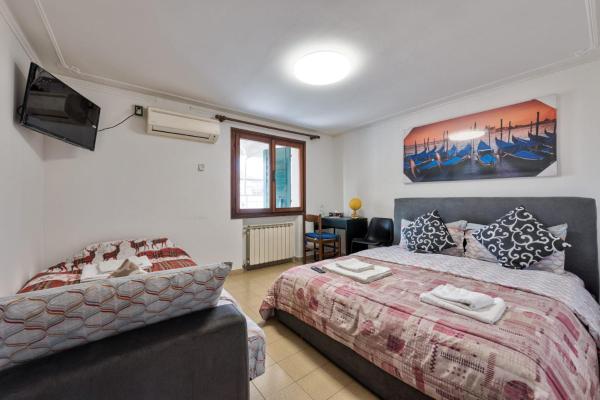 Villa jolly mini appartament, Prenota  Hotel a Veneto con piscina, Piscina