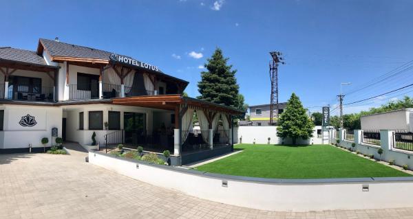 Lotus House, Buchen Sie  Hotels in Pest mit Parkplatz, Parkplätze