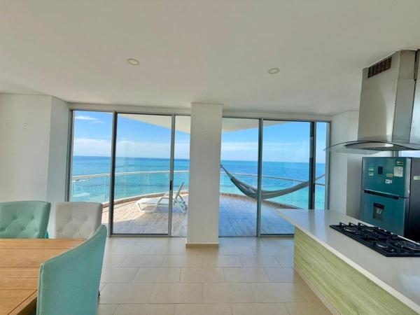 Fontaine Bleu apartamentos vista 360 grados al mar y piscina, Prenota  Hotel con piscina a Sucre, Piscina