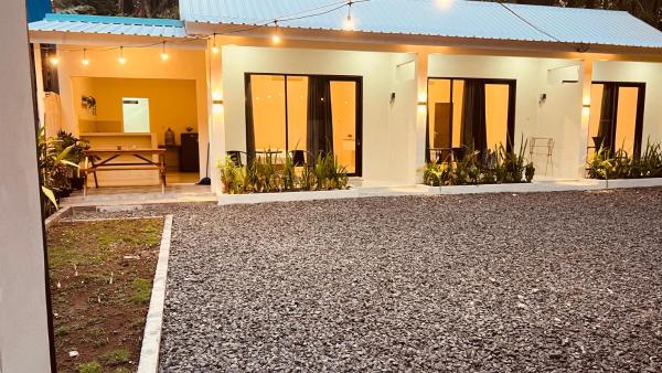 Villa daun, Buchen Sie  Hotels in West-Java mit Parkplatz, Parkplätze
