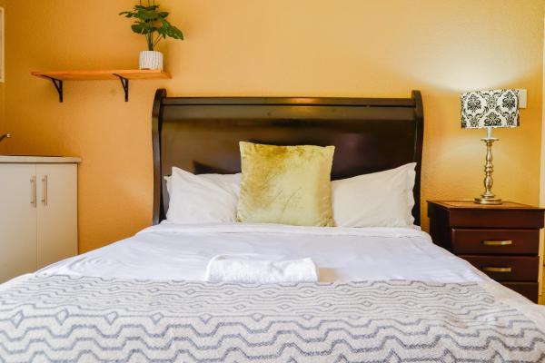 Cozy guestrooms in Midrand 1, Buchen Sie Hotel Midrand 