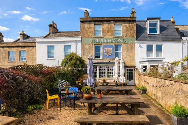 The Richmond Arms Pub - Private Rooms, Buchen Sie  Hotels in Somerset mit Parkplatz, Parkplätze