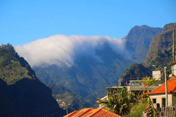 Gästezimmer mit Außenküche l Casa Vento Madeira, Buchen Sie  Hotels in Madeira mit Parkplatz, Parkplätze