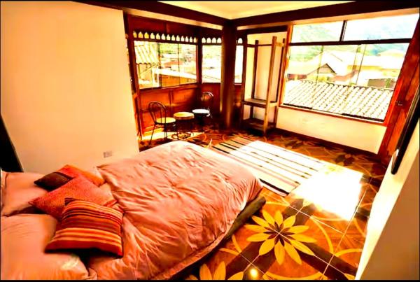 Master Suite w Private Bath in Brand New Pisac Guesthouse & CoLiving Space, Buchen Sie  Pisac Sacred Valley