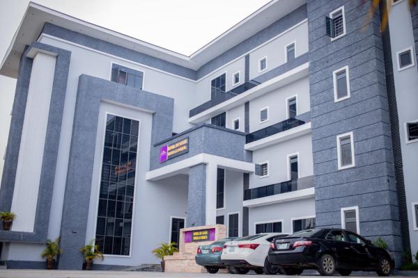 Royal De Elite Hotel, Buchen Sie  Rumualogu Nigeria