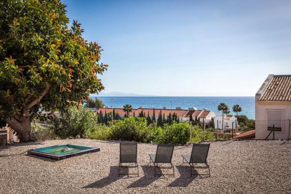 Beachside Villa by Playa de La Duquesa, Manilva, Costa del Sol, Prenota  Hotel a Costa del Sol con piscina, Piscina