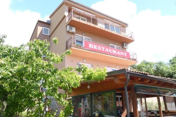 Apartments with parking space Senj - 25395, Réserver Appartement Hôtels à Kvarner avec parking, Parking