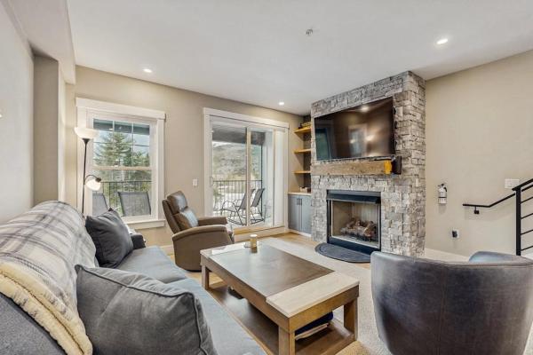 Adirondack Townhome - Overlooking Village Green, Buchen Sie   