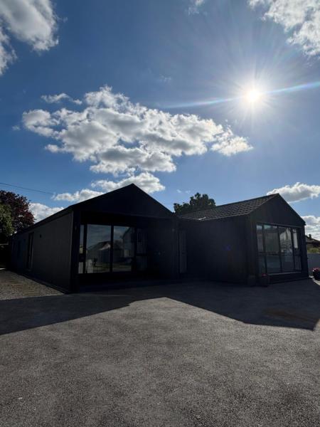 Rockview House & Villas Sleeps 30, 4 properties - 16 bed & outdoor sauna, Prenota  Cashel 