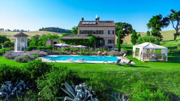 CASA SANTELIA 7&3, Emma Villas, Book  Hotels in Filottrano with a Pool, Swimming Pool
