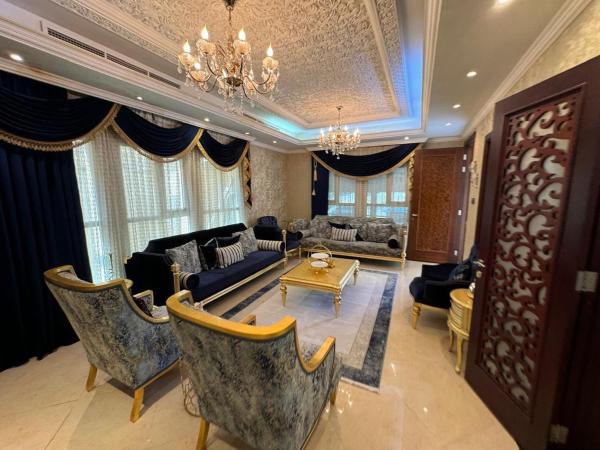 Luxury Royal Villa with 7 Master Suites, Buchen Sie  Ajman Vereinigte Arabische Emirate