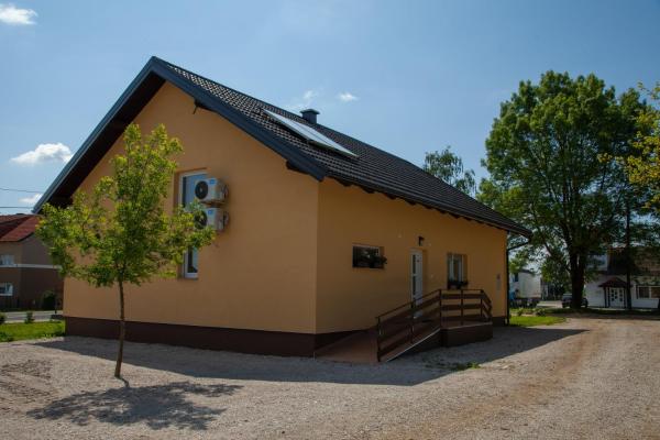 Apartments Slavek, Prenota Appartamento Hotel a Jastrebarsko con parcheggio, Parcheggio