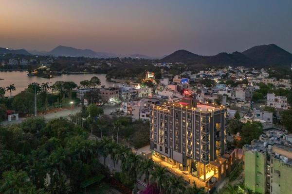 Perfectstayz Premium Udaipur by the Lake, Prenota  Hotel a Rajasthan con piscina, Piscina