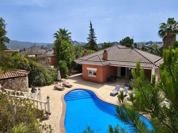 Villa Vío, 8-10 pers, big family villa with amazing private pool, Prenota  Hotel a Costa Brava con parcheggio, Parcheggio