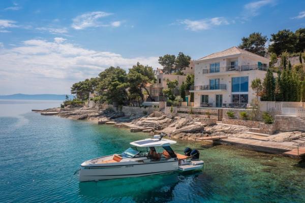 Luxury Seafront Villa Diora Brac with Heated Pool, Prenota  Sumartin 
