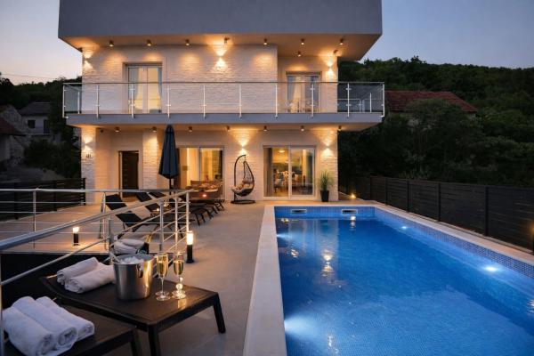 Villa Neda 5 stars, Buchen Sie  Hotels in Gespanschaft Split-Dalmatien mit Parkplatz, Parkplätze