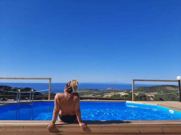 Villa Makifede, Buchen Sie  Hotels in Tergu mit Pool, Schwimmbad