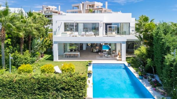 Villa in Cabopino with Infinity Pool and Seaviews, Prenota  Hotel a Costa del Sol con piscina, Piscina