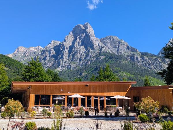 AMZA Valbona Mountain Retreat, Reserva ahora  Hoteles con piscina en Kukës County, Piscina