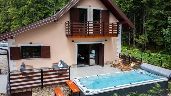Casa Foresta by Villas Guide, Book  Kvarner Hotels with a Parking, Parking