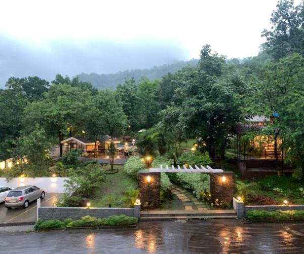 HOLIDAY MAIYAAN,Karjat,Dhamni-EMERALD CLUB, Réserver  Hôtels à Maharashtra avec piscine, Piscine