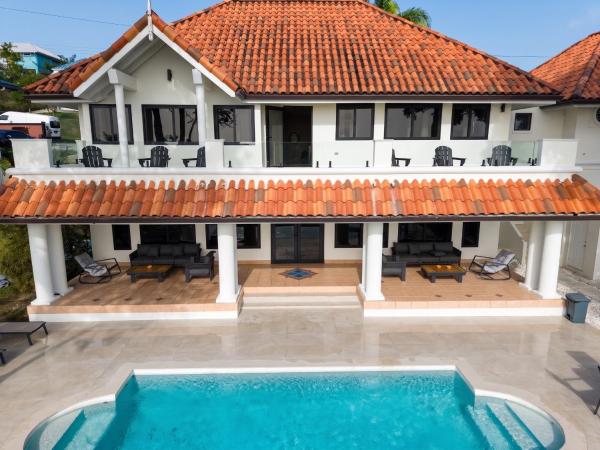 TheCasaVilla 7Bdrm Pool Cinema Sleeps 26, Réserver  Hôtels à Tobago avec piscine, Piscine