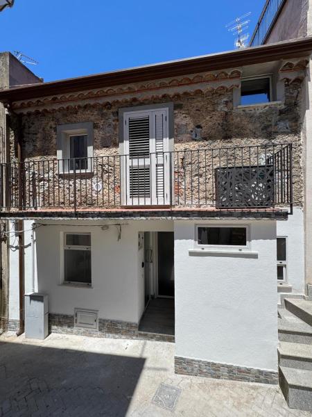 "DOMUS LEONE" - Nel Borgo di Capri Leone, Buchen Sie  Capri Leone Sizilien