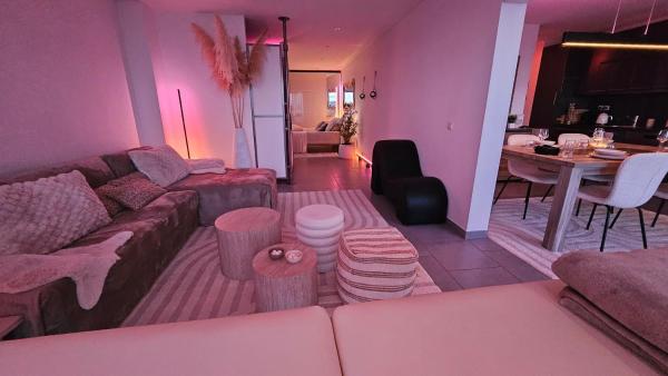 Perle Blanche Naturist Village Sea View, Réserver  Hôtels à Hérault avec parking, Parking