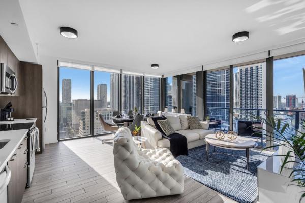 Luxury 3Bedroom Oasis - Stunning City & Water Views - High Floor, Reserva ahora  Miami Springs Miami Beach