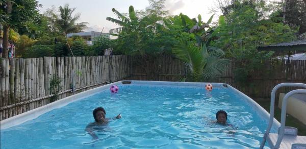 Cocody Auberge Koffa Village, Prenota  Hotel a Abidjan con piscina, Piscina