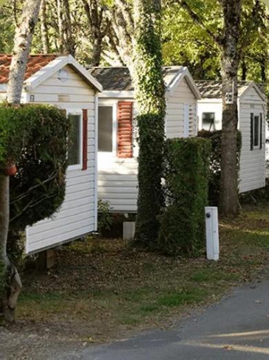 Camping des Cèpes, Réserver  Hôtels à Hérault avec parking, Parking