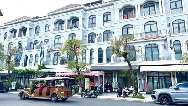 Amber Hotels COFFEE & FOOD 1986 VH08 DTH2-24Mallocar Grandworld Quang Truong Bien, Buchen Sie  Hotels in Mekongdelta mit Parkplatz, Parkplätze