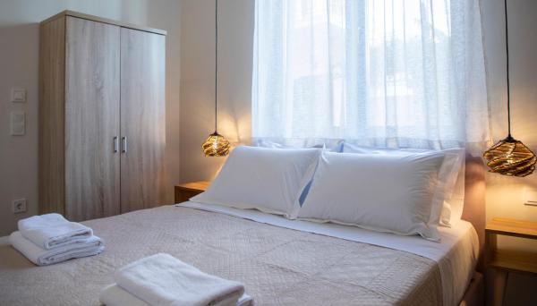 Axiotou House - Aegina Residences, Book  Aegina Town 