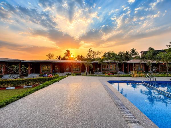 NSD Hospitality Resorts & Villas, Karjat, Réserver  Hôtels à Maharashtra avec piscine, Piscine