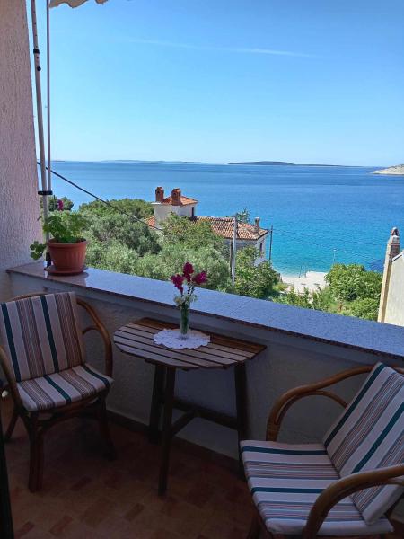Apartments Julia - Accommodation near the beach, Buchen Sie Ferienwohnung Hotels in Kvarner-Inseln mit Parkplatz, Parkplätze