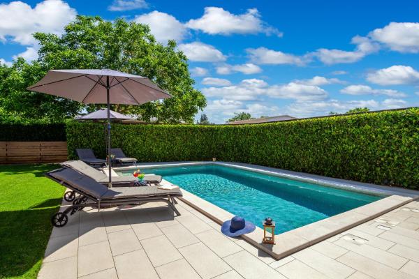 Villa Casa Mia, Reserva ahora  Hoteles con piscina en Barban, Piscina