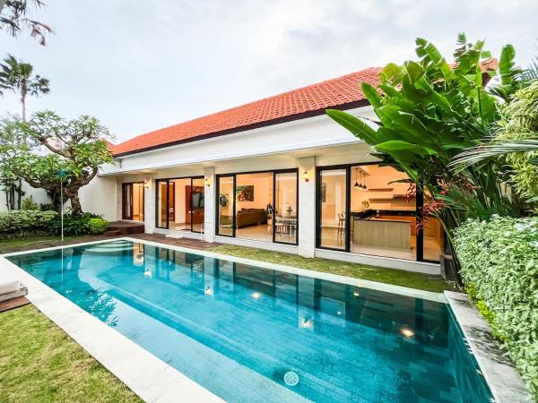 Stylish 3BR Pool Villa 5 Min to Beach Canggu, Prenota  Canggu Badung